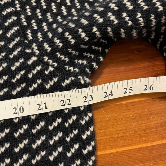 L.L. Bean Men's Norwegian Knit Sweater - Navy Blue Birds-Eye - Medium Reg - Picture 4 of 6